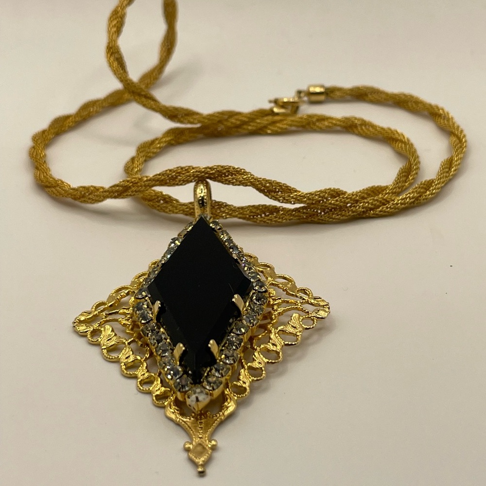 VNTG.. Black Onyx with Gold Tone Pendant with Rope Gold Tone “24